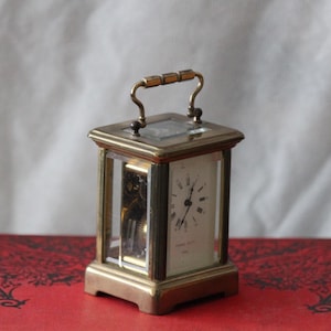 Reloj de carruaje de oro Reloj de viaje Reloj de oficial Reloj de escritorio de oro Pisapapeles firmado Reloj de oro coleccionable Decoración de escritorio de oficina Fabricado en Francia