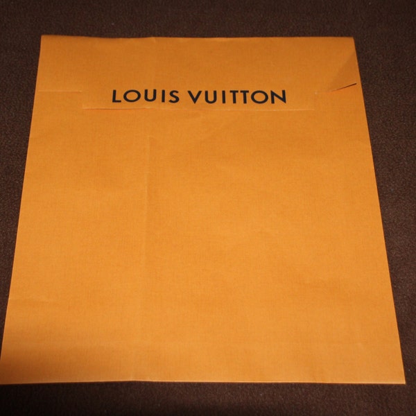 Sac Louis Vuitton Emballage cadeau Cadeau élégant Cadeau pour elle Cadeau mode Accessoires femme Sac en papier doré Cadeau Saint Valentin Accents dorés