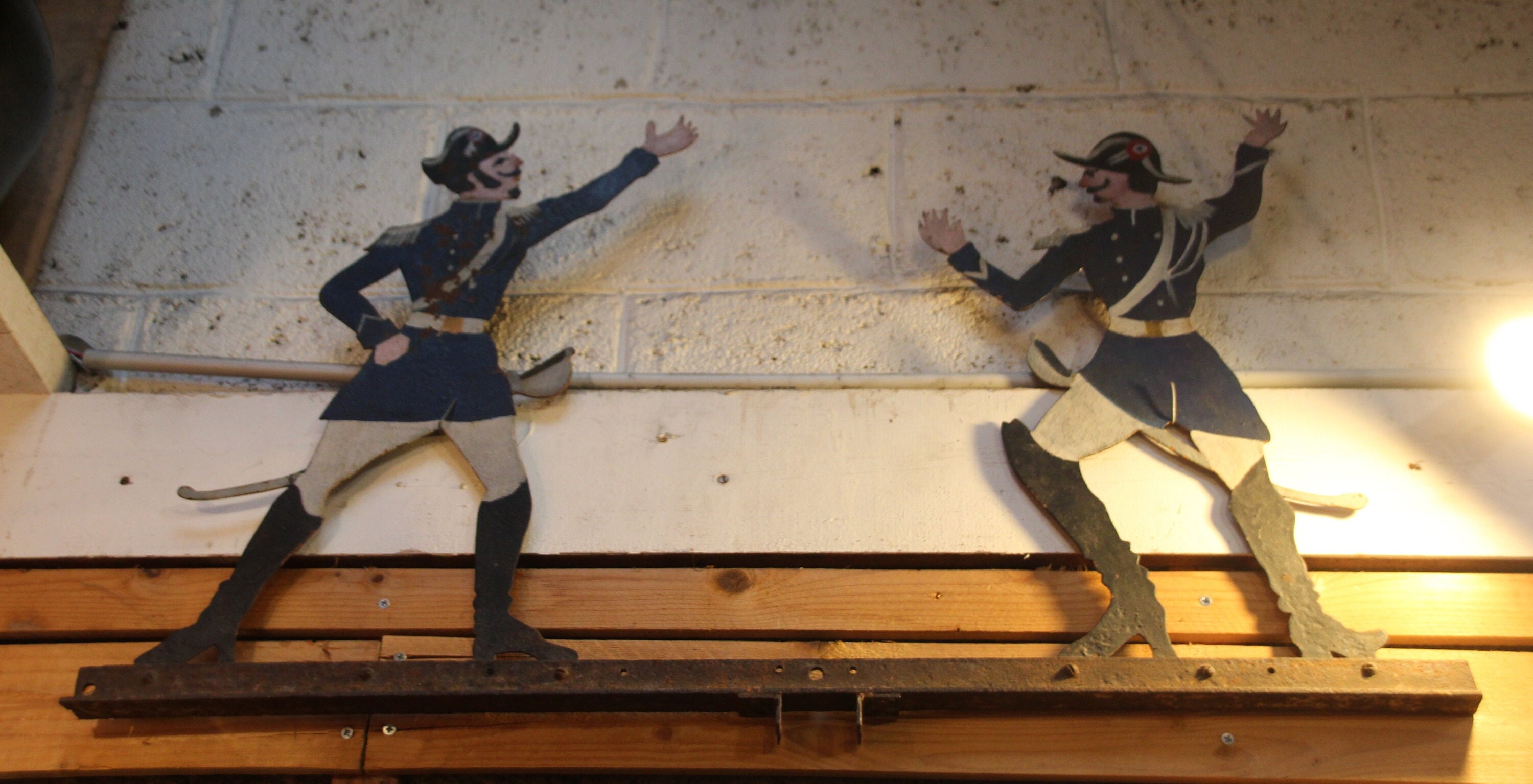 Vintage Français Panneau Intérieur Décoration de L'hôtel Enseigne L'auberge Policiers Soldats en Mét