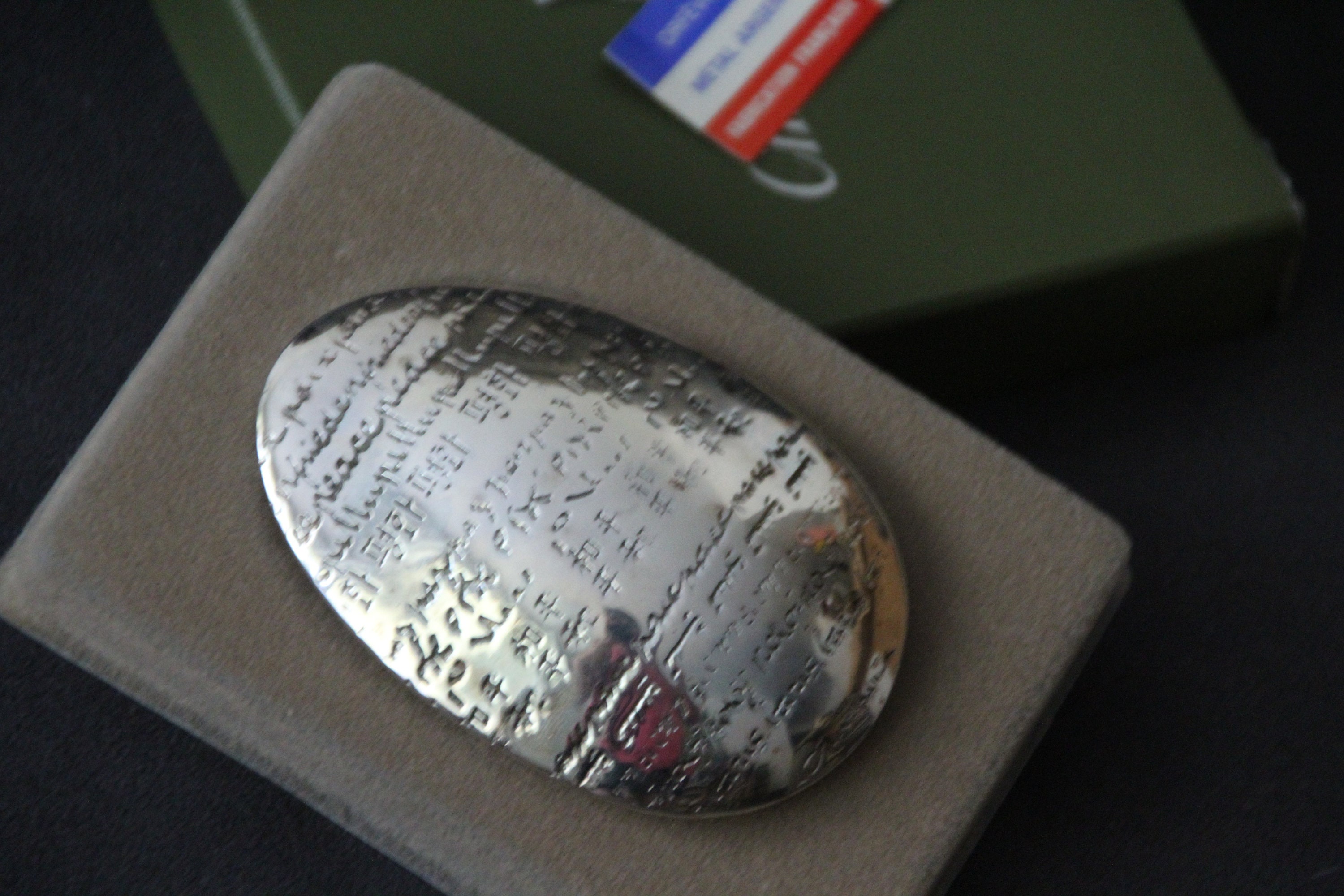 Christofle卵型ペーパーウェイト　THE PEBBLE OF PEACE Christofle Silverplate Paperweight Office Desk Silver Decor Pebble