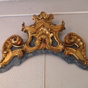 Antique baroque carved wood wall decor Giltwood pediment Giltwood frame Gold wall decor Overmantel mirror pediment Gold fronton Rococo