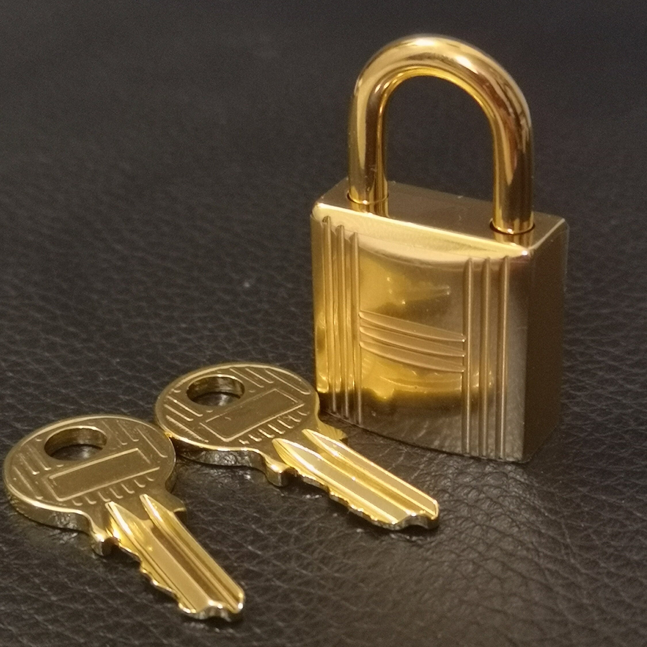 本物のエルメスバッグ南京錠エルメスハンドバッグロックバッグ