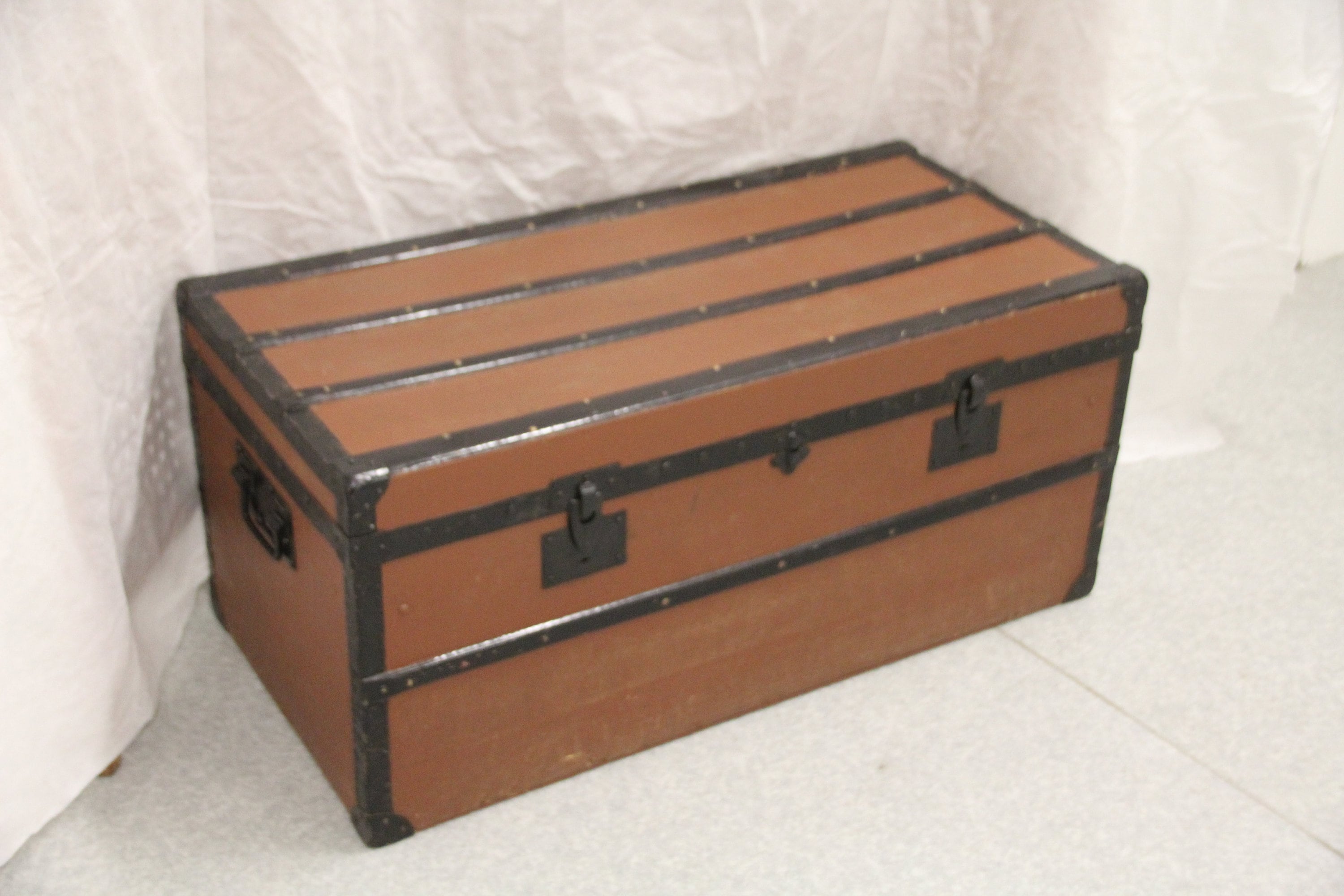 Antique Louis Vuitton coffee table trunk - large size - Pinth