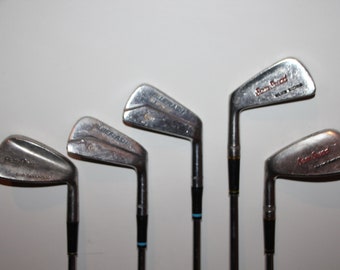 Lot de 8 clubs de golf vintage : Dunlop, Patty Berg, Sam Snead