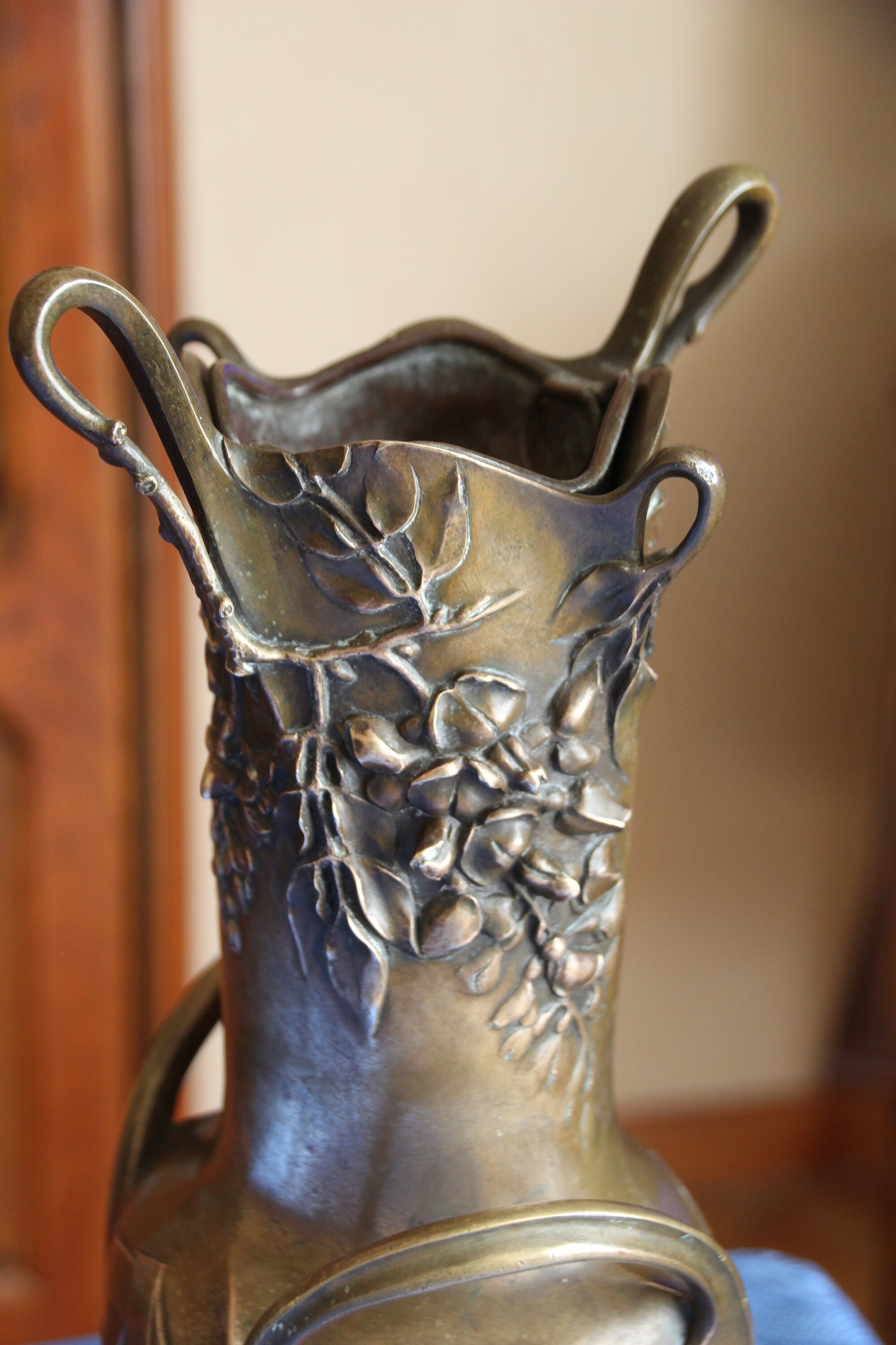 Art Nouveau Vase En Bronze