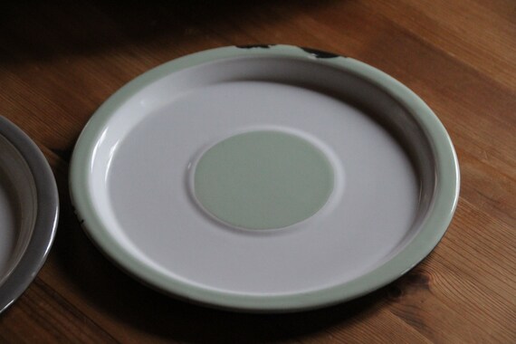 Assiettes plate 28 cm blanches émaillées et bordure bronze