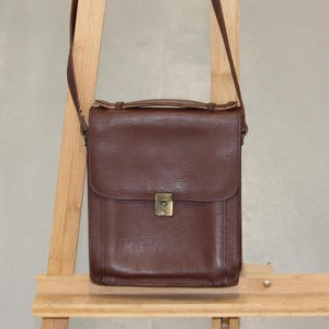 Petite serviette en cuir marron Sac bandoulière Sac en cuir marron avec clé Sac homme vintage français Bagagerie rétro Rangement de documents