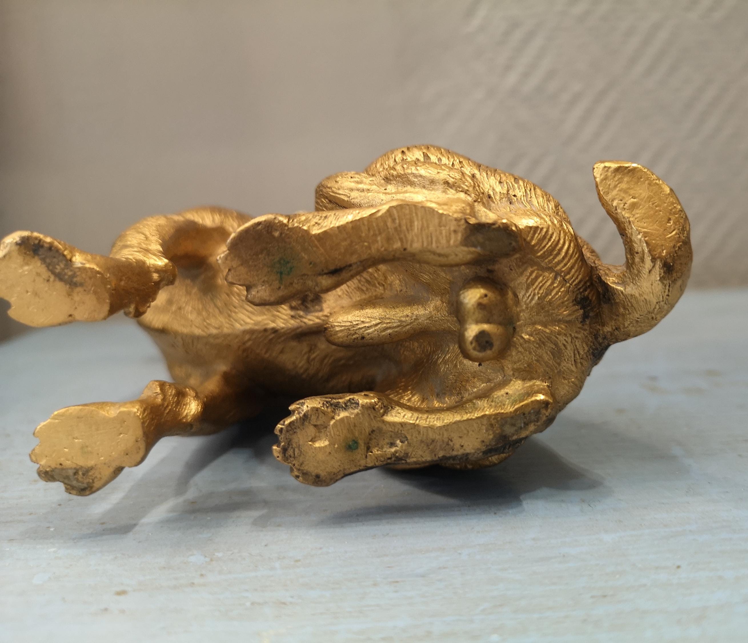 金の犬の置物 動物の彫刻 犬の像 金メッキブロンズ 狩猟犬のギフト 犬