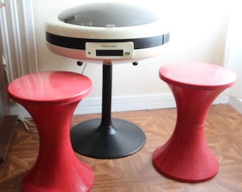 Lot de 2 chaises Space Age rouge Tabouret Space age Tam Tam par Henri Massonnet Chaise rouge Space age Tabouret rouge Space age Tabouret vintage en plastique rouge