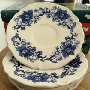 Porcelain saucers White blue porcelain Set of 5 Blue flower decor White porcelain plates Blue saucer Blue porcelain plates White saucer