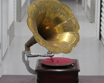 Gramófono antiguo, bocina dorada, tocadiscos de vinilo, caja de sonido, fonógrafo, caja de sonido, música