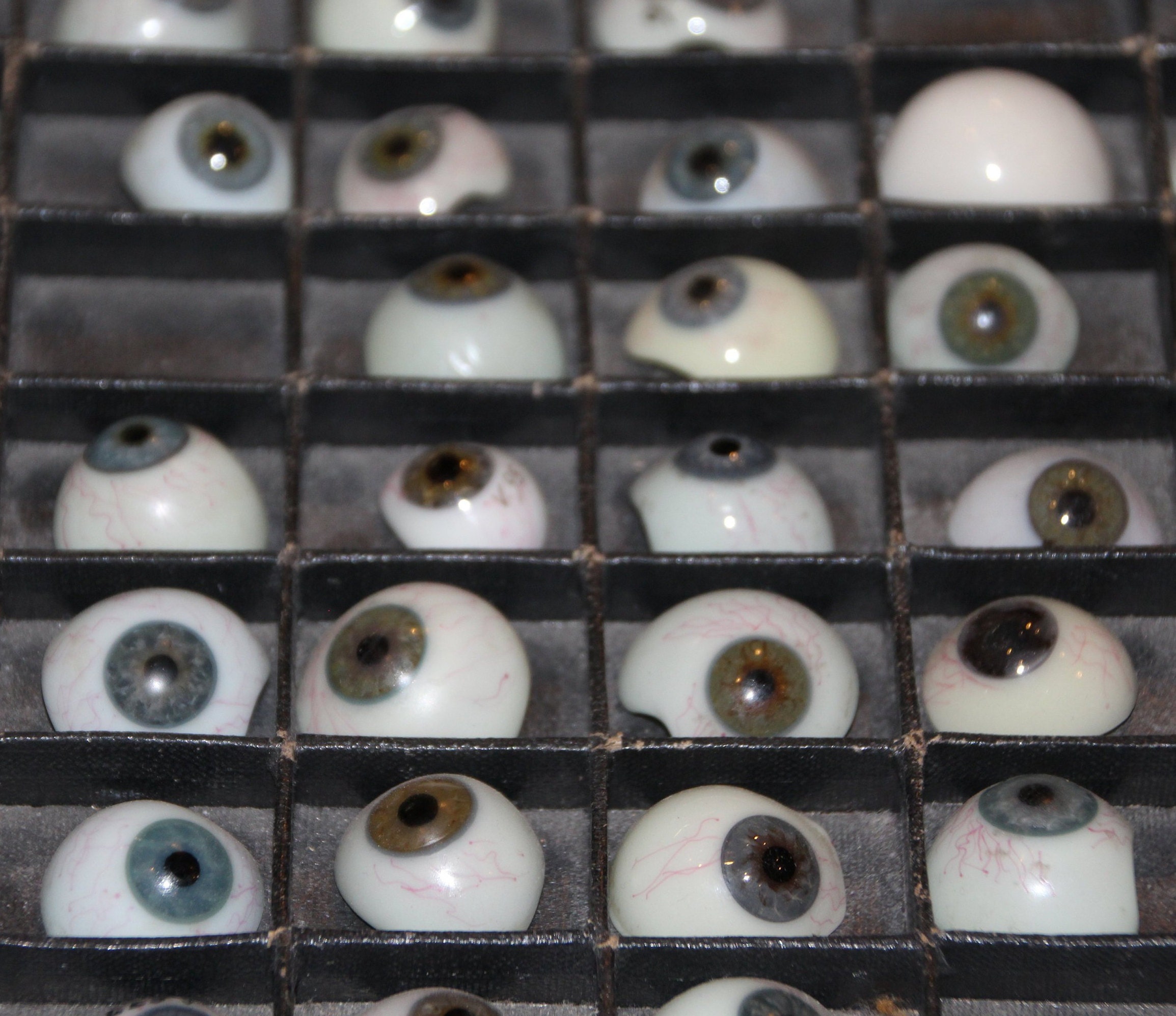 豊富な商品から Vintage Glass Eyes Glass Human Prosthetic Vintage Eye ルアー用品