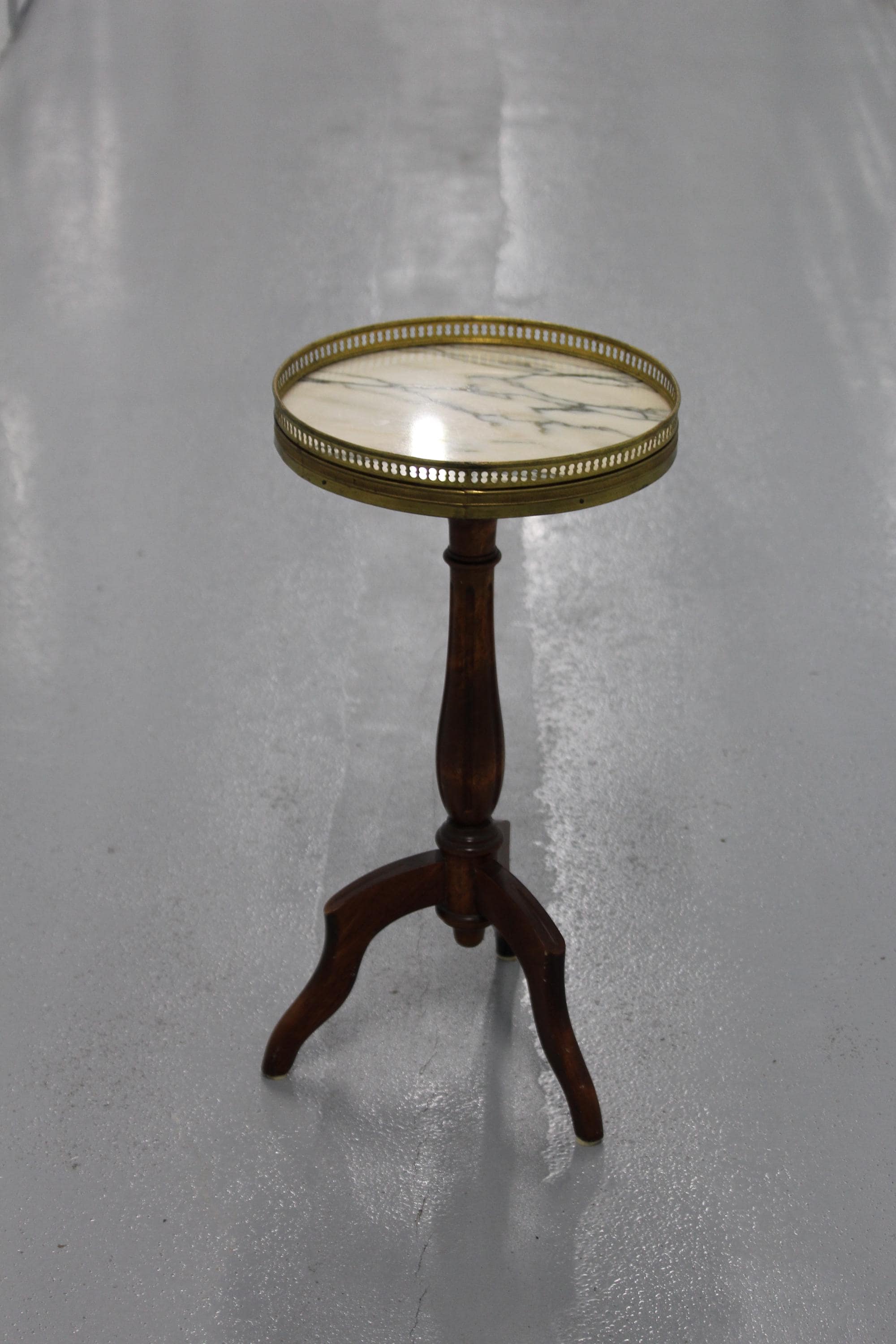 Table D'appoint Ronde Française Avec Plateau En Marbre Blanc Pour Canapé Bois, Support Café Et