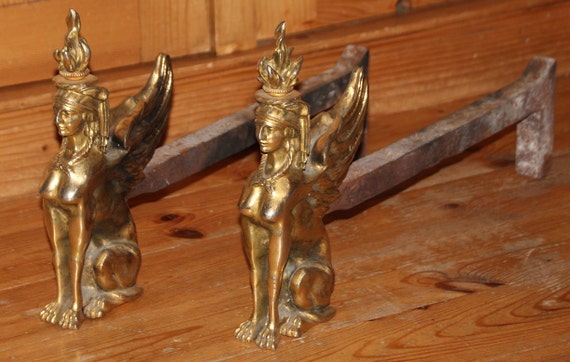 Paire De Chenets En Bronze Doré à La Cassolette Et Aux Sph