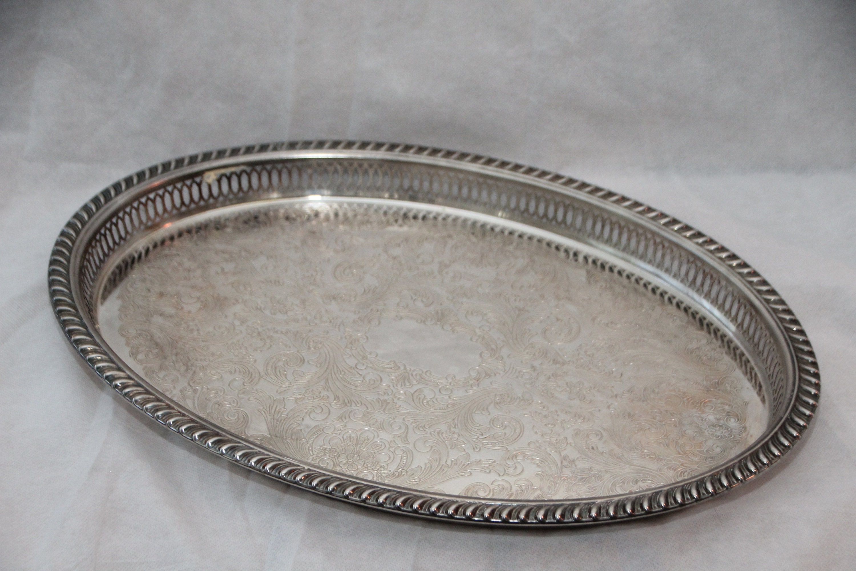 Herz Tablett Aus Metall Silber - Serviertablett & Deko In Herzform 27x26cm