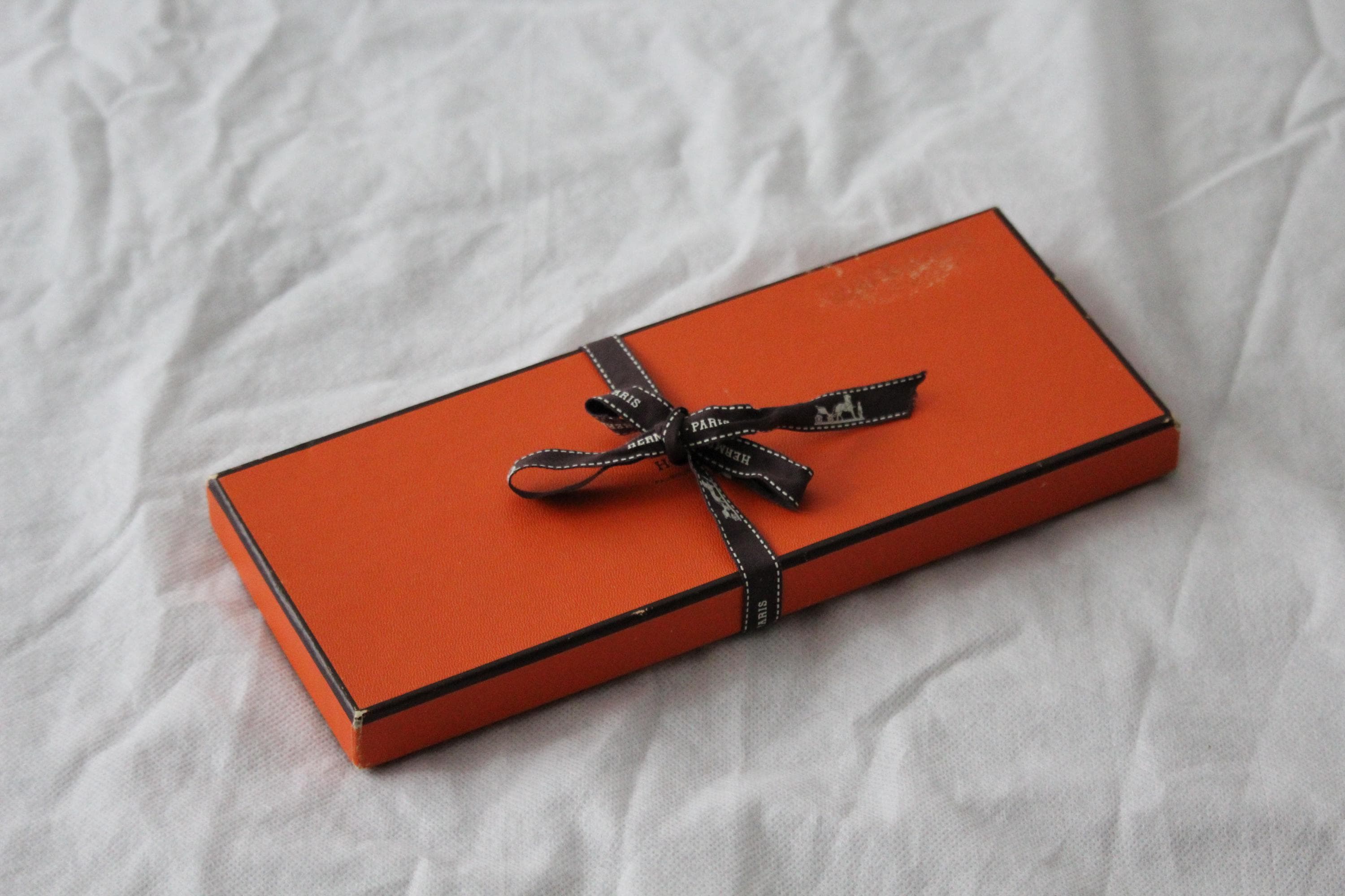 HERMES ギフトボックス オレンジ 約30cm Small Vintage Orange Hermes Gift Box With Hermes Ribbon