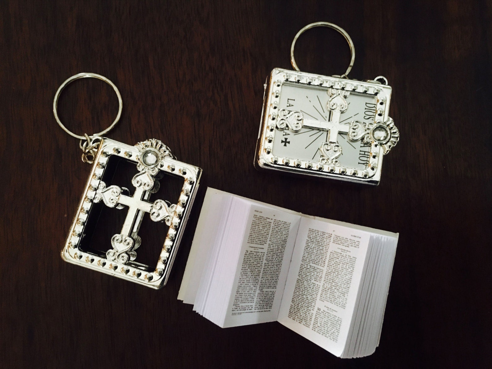 12 Recuerdos De Bautizo/ Mini Biblia En Español Color Plata | Etsy