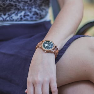 Watch for woman,  Wood Watch, Womens Wood  Watch, Gifts  her, Girlfriend Gift, Anniversary Gift,Watch Personnalized, Mothers day gift, WFB10