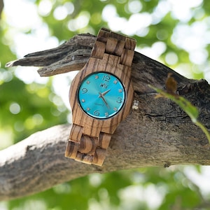 Ladies Wooden Watch, personalized watch, women watch, gift for women, Girlfriend gift, mothers day gift, gift for her, montre bois. RN30