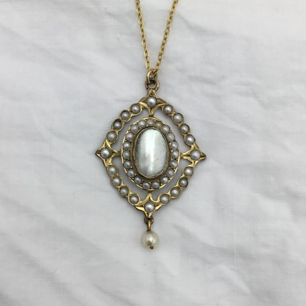 Antique 9ct gold chain 41cm Victorian to Edwardian gold on silver costume pearl cluster drop pendant 3.9cm. Mother of pearl shell centre.