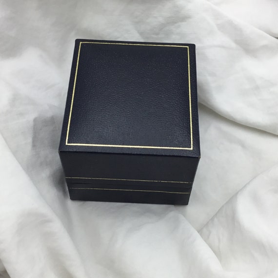 Black and gold ring  jewellery box second hand - image 4