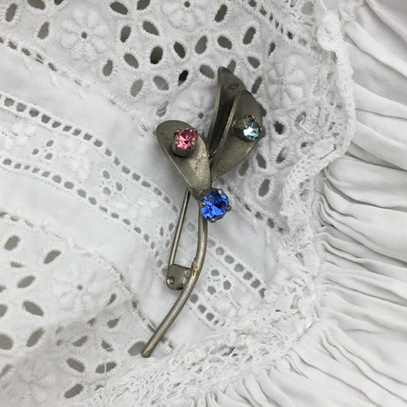 1940's 50's　Vintage Lessco　Scatter-Bug Vintage 1940s to 1950s Red, Pale Blue & Mid Blue Glass Rhinestones