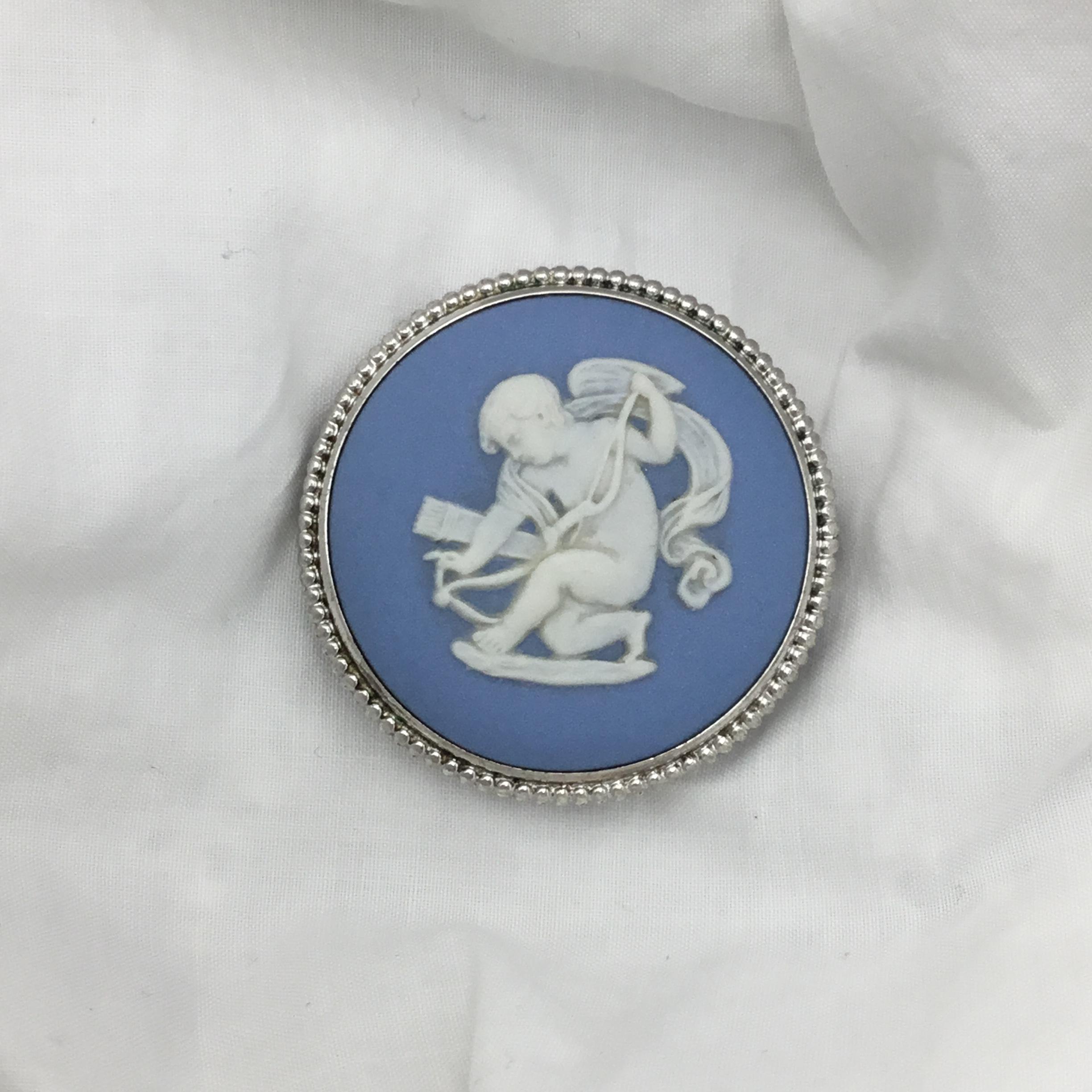 Recherche : vase en porcelaine de wedgwood a l antique bleu fonce et