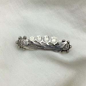Antique Victorian C1890 sterling silver bell shape flowers bar small brooch 3.7cm x 11mm widest. Beautiful and ornate design Good condition