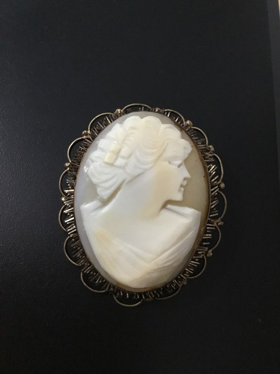 Vintage 1940s to 1950s natural shell carved cameo… - image 1