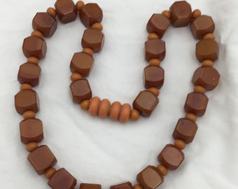 Collier Vintage En Plastique Doré Style Ambre - Longueur 25 Pouces, Perles Ovales - Très Bon état