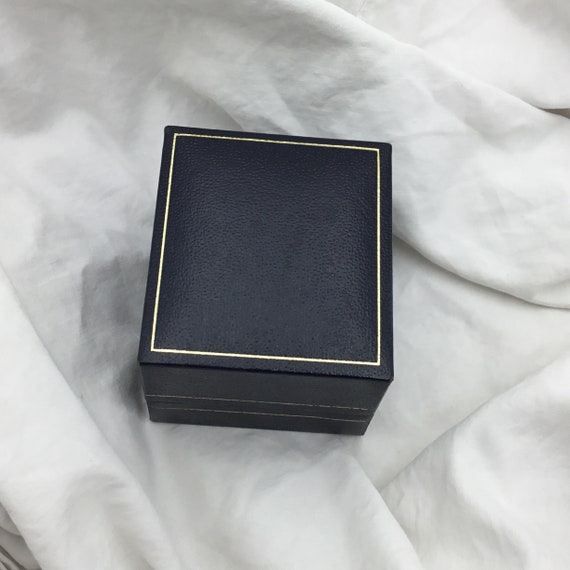 Black and gold ring  jewellery box second hand - image 2