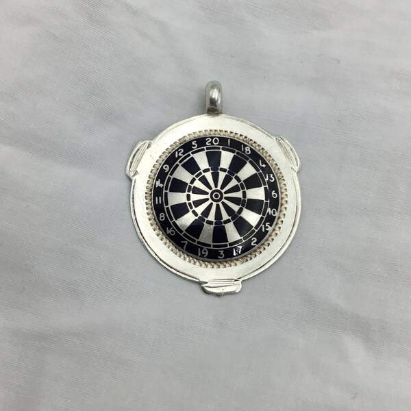 Vintage 1951 Sterling Silver black enamel dartboard darts sport round fob pendant. Weight 4.6g. Size 3.2cm x 2.6cm widest. England hallmark