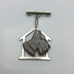 Vintage Charles Horner Sterling Silber Art Deco Scottie Hund rotes Halsband in Zwinger Rahmen Bar Anhänger Tropfen Med große Brosche