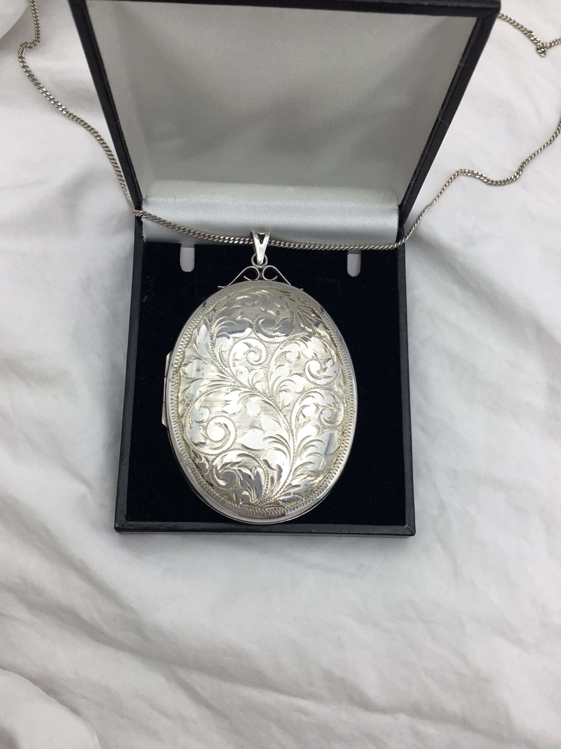 Vintage 925 Silver Heart Locket Pendant Necklace | CORNER