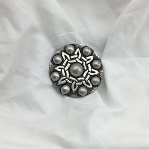 Vintage signed SJC St Justin Celtic Cornwall England pewter medium size circle grey brooch. Size 3.5cm. Weight 12.2g. C1990s. In good cond.
