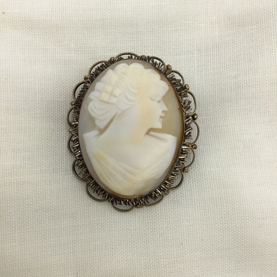 Vintage 1940s to 1950s natural shell carved cameo… - image 4