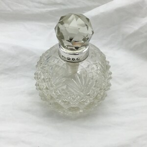 Antique 1895 Sterling silver top Birmingham, England antique glass scent bottle, stopper is not the original one but works priced lower.