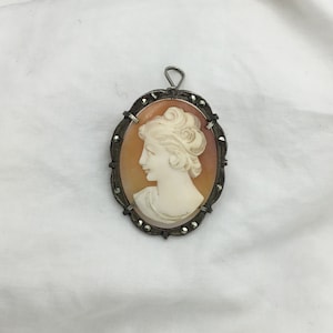 Vintage C1950s 800 Silver shell cameo & marcasite pendant brooch. Size 3cm x 2.3cm widest. Lady head profile natural shell carving
