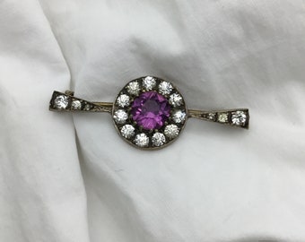 Antique 1910s to 1920s purple amethyst glass paste and white rhinestone circle silver plate on brass bar brooch. Size 4.2cm x 17mm.