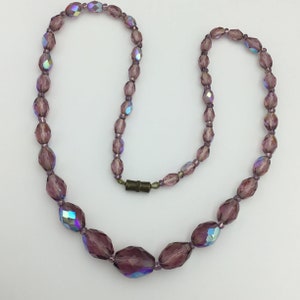 Vintage 1950s to 1960s purple colour aurora borealis graduated oval bead necklace and brass screw clasp. 19 inch or 48.5cm. Pretty colour