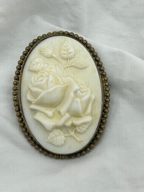 Vintage  1940s to 1950s cream white celluloid plas