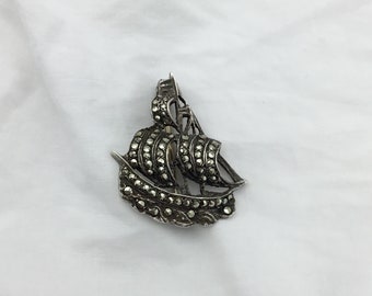 Vintage Art Deco C1930s to 1940s Silver marcasite sailing ship or galleon small brooch. Size 2.9cm x 2.5cm widest. Stones complete. England