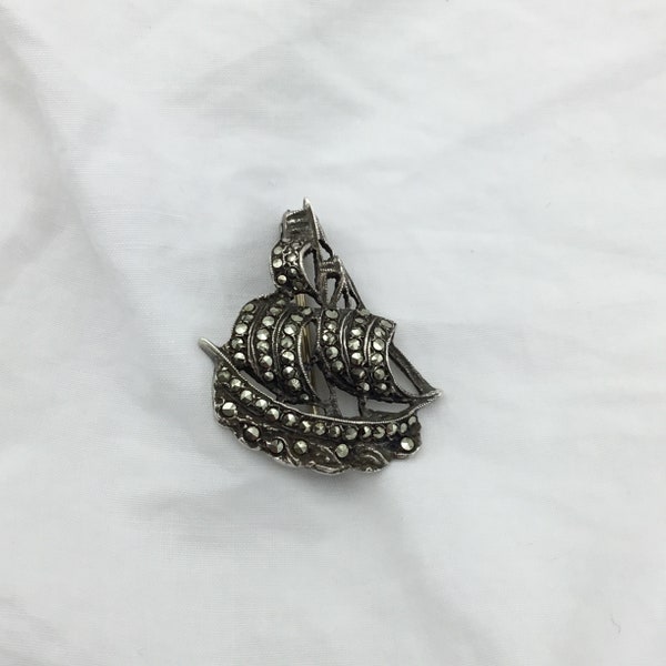 Vintage Art Deco C1930s to 1940s Silver marcasite sailing ship or galleon small brooch. Size 2.9cm x 2.5cm widest. Stones complete. England