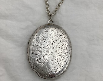 Vintage Sterling Silver floral leaf oval locket necklace. Medium large size 5cm. Victorian style but C1980s on 66cm 26 in long chain. 26.7g