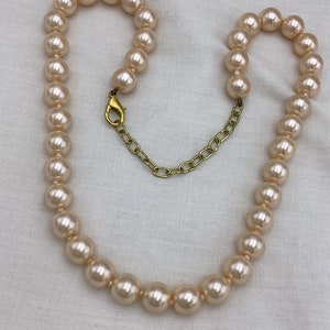 Vintage 1980s costume pearl large size 1cm quality glass beads necklace. Length adjustable max 51.3cm or 20 inch. Gold tone chain clasp