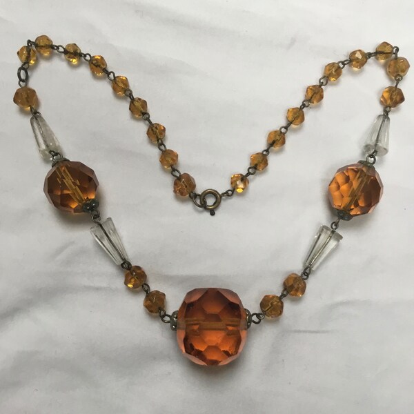 Antieke Art Deco grote dikke kraal amber kristal glas kraal korte ketting. Grootste kraalmaat 2,5cm. Lengte iets meer dan 16 inch of 41,5 cm