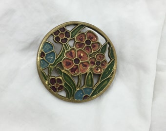 Belle Broche Vintage Ronde Avec Inclusions Roses Et Feuilles - Années 1925/1930 - Cuivre Doré Et Verre