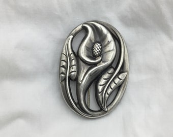 Mid Century Sterling Silber Kala Calla Lilie Blume verzierte ovale Brosche Größe 4,3 cm x 3,1 cm breiteste Möglicherweise Danecraft unsigniert. Leichte 4g. C1950