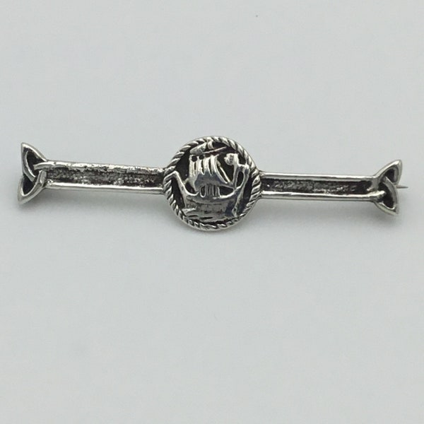 Vintage 1947 Sterling silver Chester hallmark but Scottish Celtic style circle ship or boat bar brooch. Length 6.3cm x 16mm widest Weight 8g