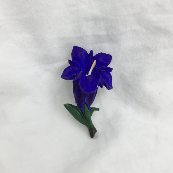 Vintage Art Deco blue alpine flower green leaf very small brooch or lapel pin 3D carved flower plastic Size 2.5cm x 2cm widest Gentian plant